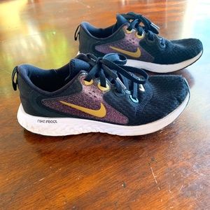 Black Nike Tennis shoes